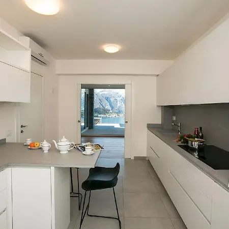 Di Como, Griante - Villa